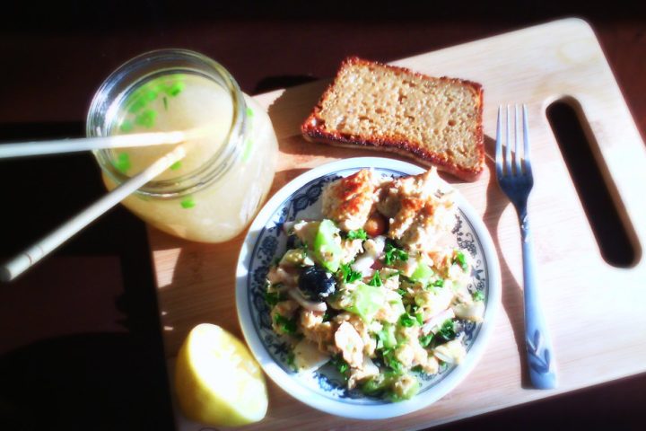 Mediterranean Chickpea Salad (No Cooking Required)
