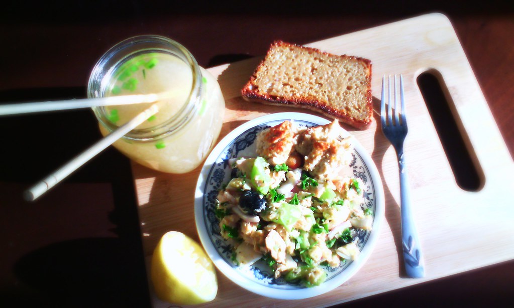 Mediterranean Chickpea Salad (No Cooking Required)